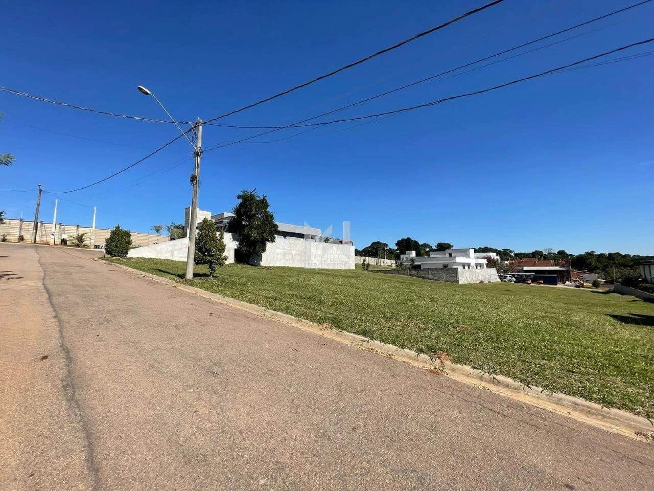 Terreno à venda no Condomínio Terras de Santa Teresa: Rua