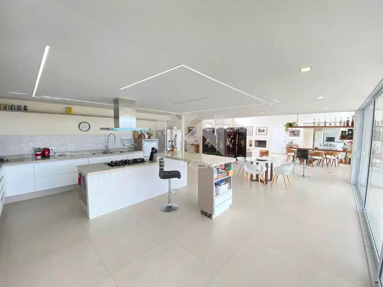 Casa em Condomínio para aluguel no Caixa D´água: salas - varanda - cozinha