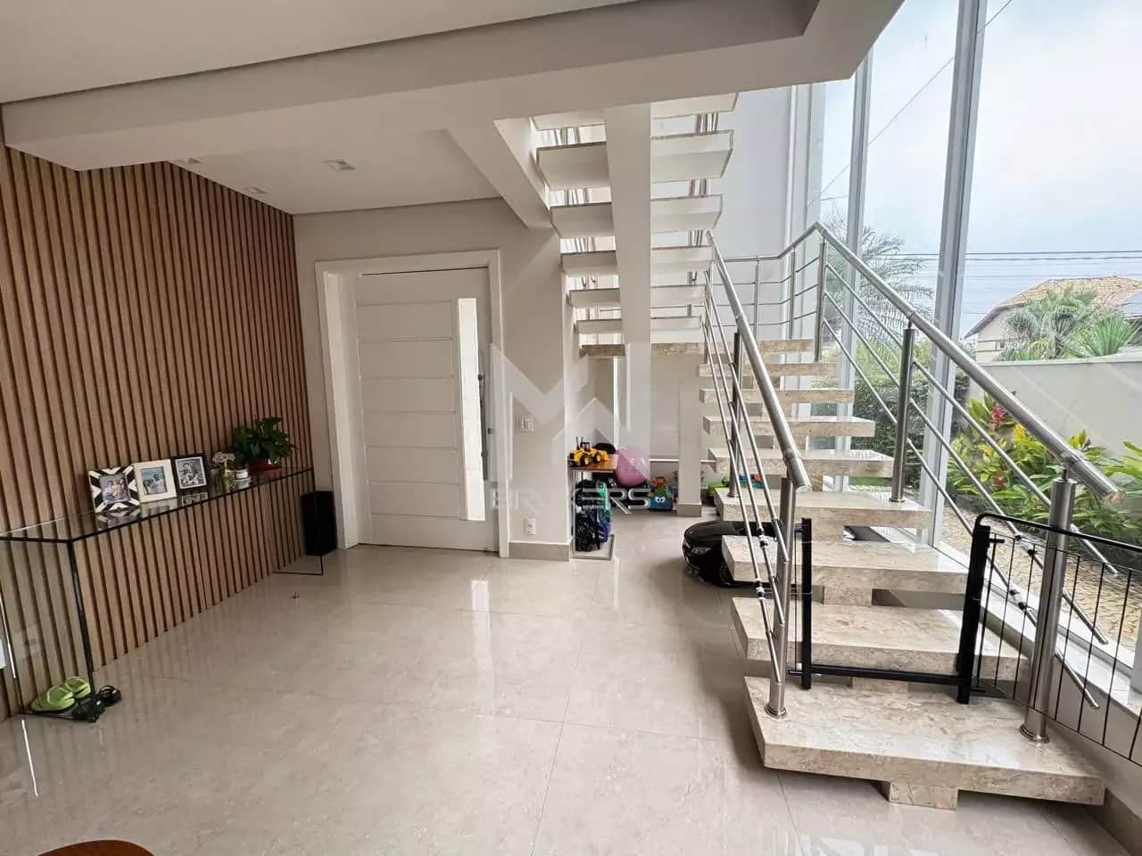Casa em Condomínio à venda no Swiss Park: hall de acesso