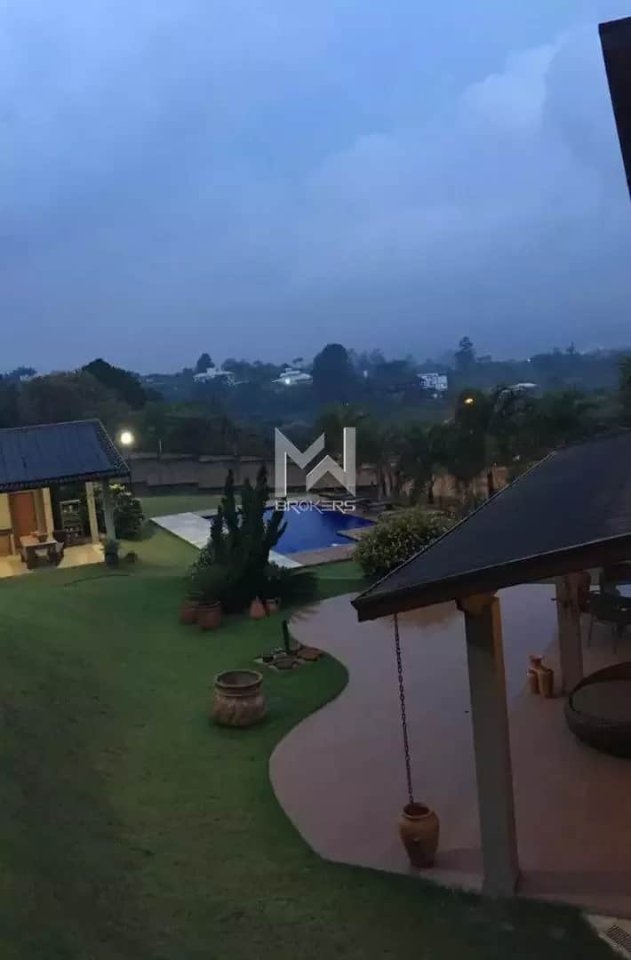 Chácara à venda no Dois Córregos: quintal 