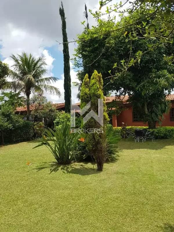 Chácara à venda no Pinheirinho: quintal