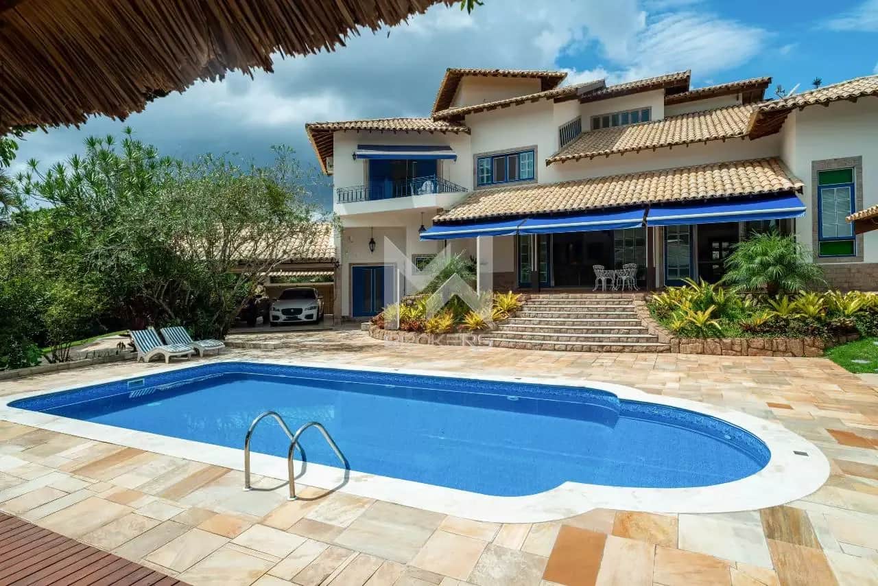 Casa em Condomínio à venda no Condomínio Chácaras do Lago: fachada interna