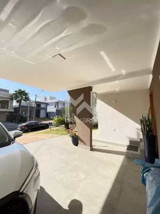 Casa em Condomínio à venda no Swiss Park: Garagem