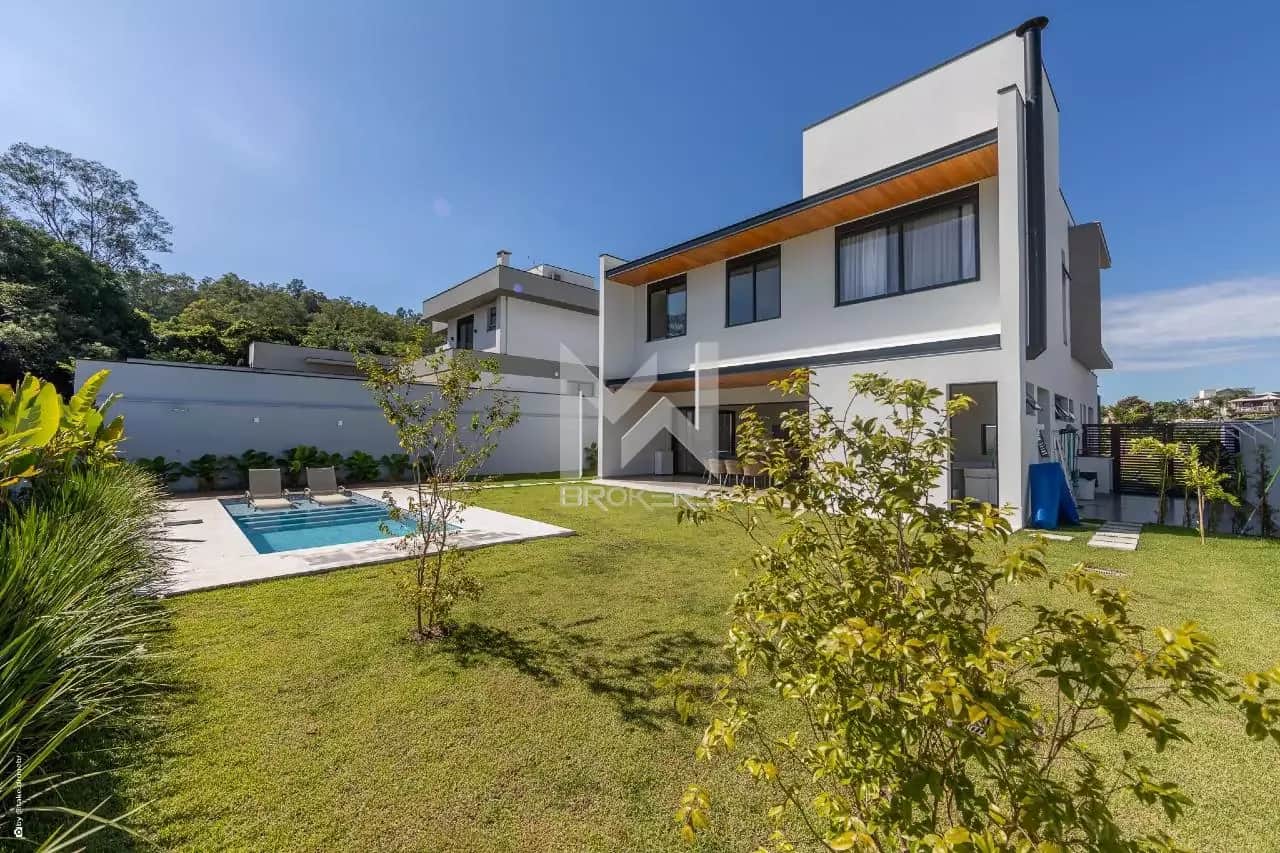 Casa em Condomínio à venda no Santa Cândida: quintal