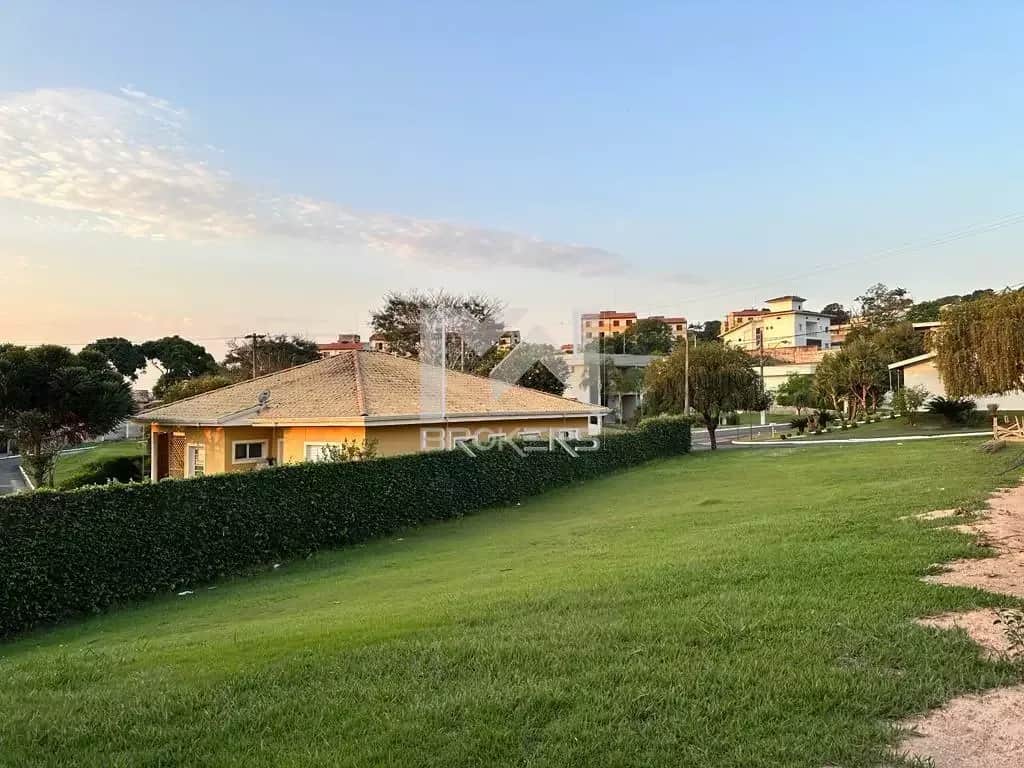 Terreno à venda no Condomínio Terras de Vinhedo: Lateral