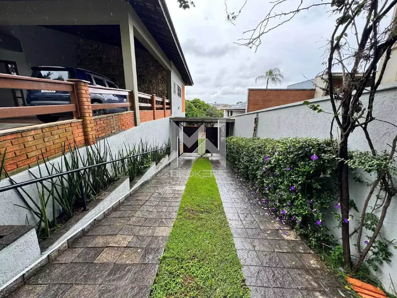 Casa em Condomínio para aluguel no Vista Alegre: entrada lateral