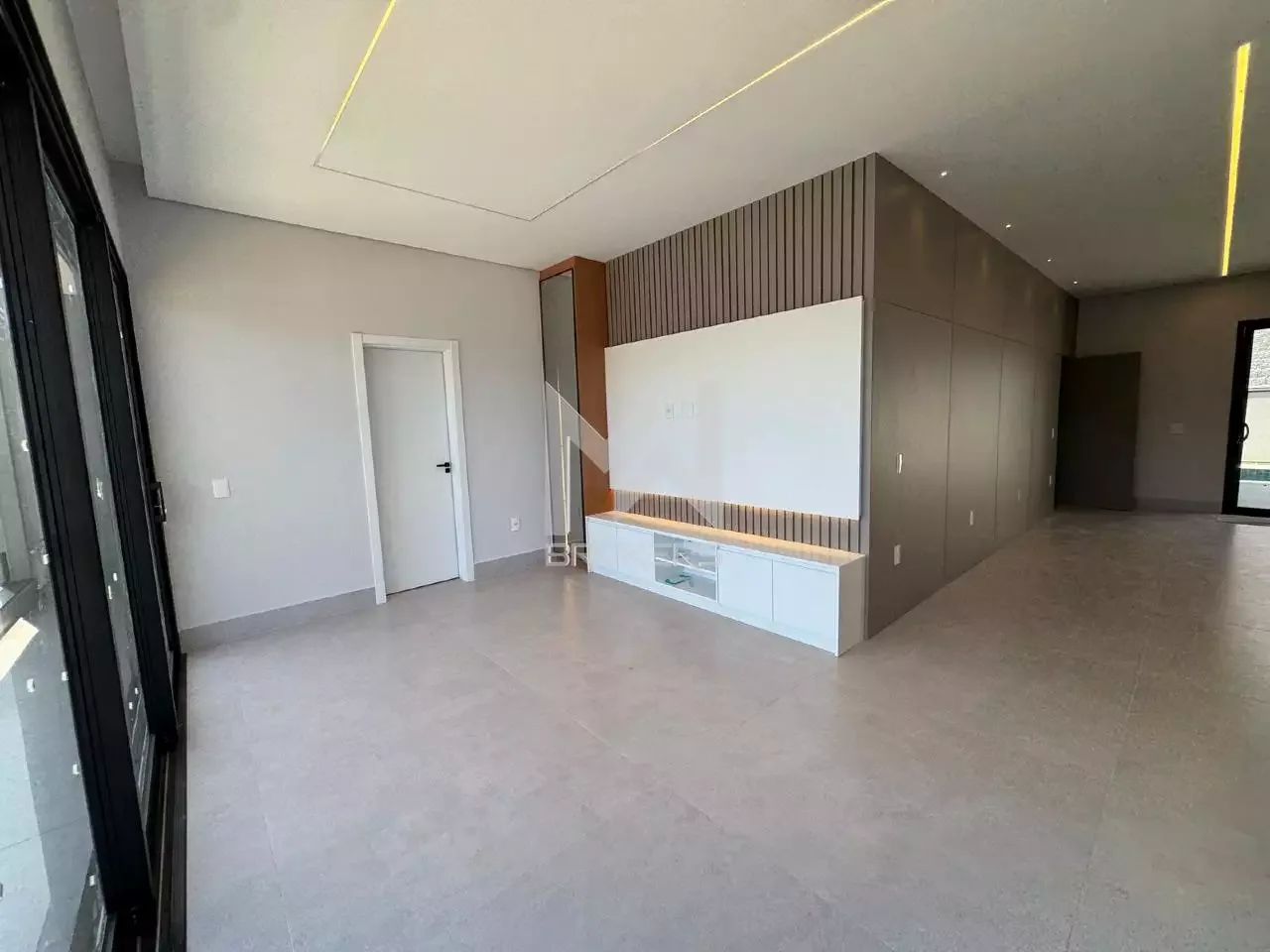 Casa em Condomínio à venda no Roncáglia: Sala de estar