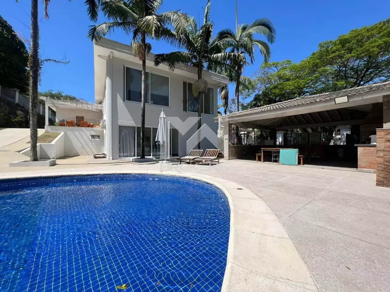 Casa em Condomínio para aluguel no Marambaia: piscina