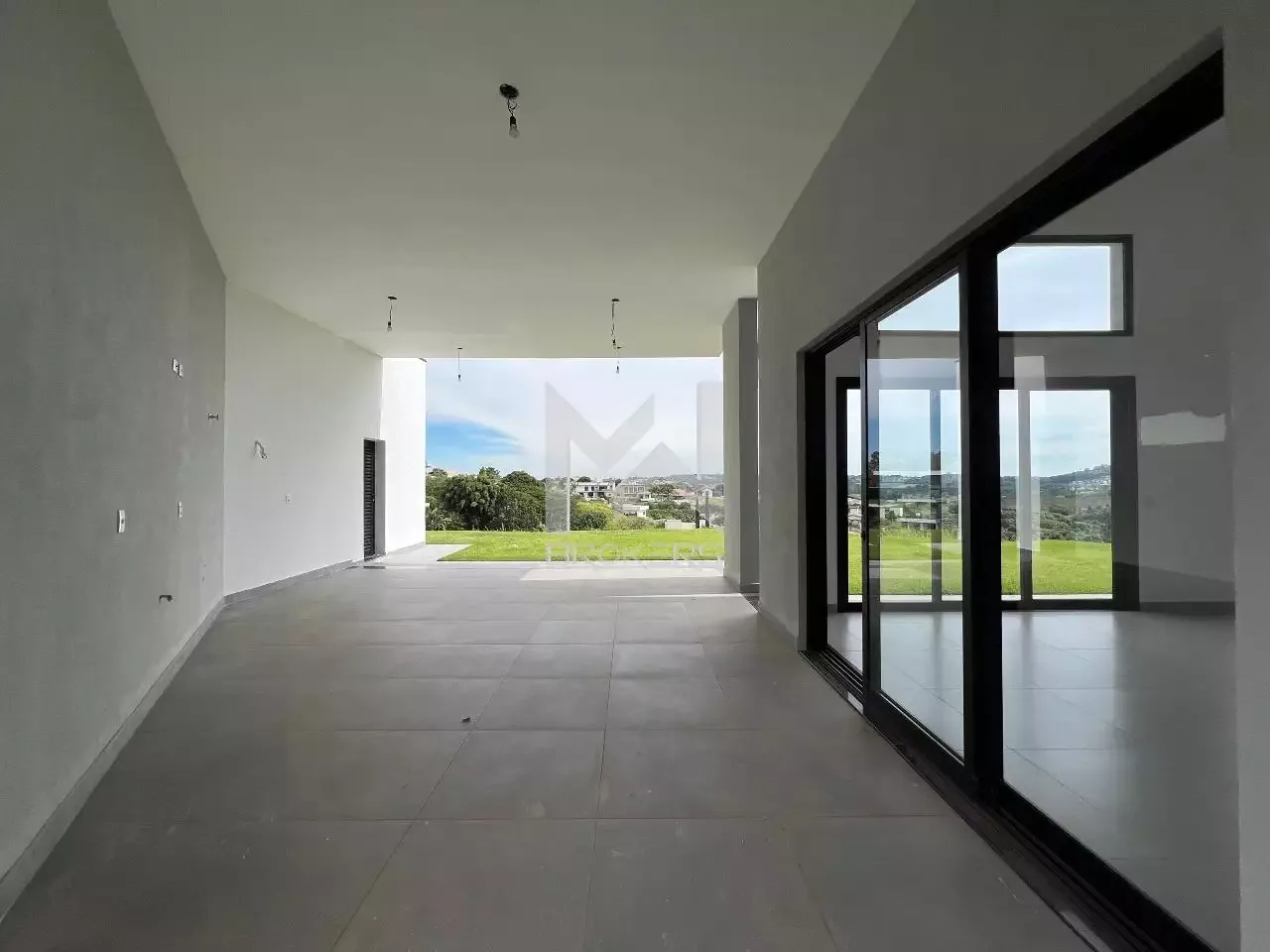 Casa em Condomínio à venda no Condomínio Jardim Primavera: garagem