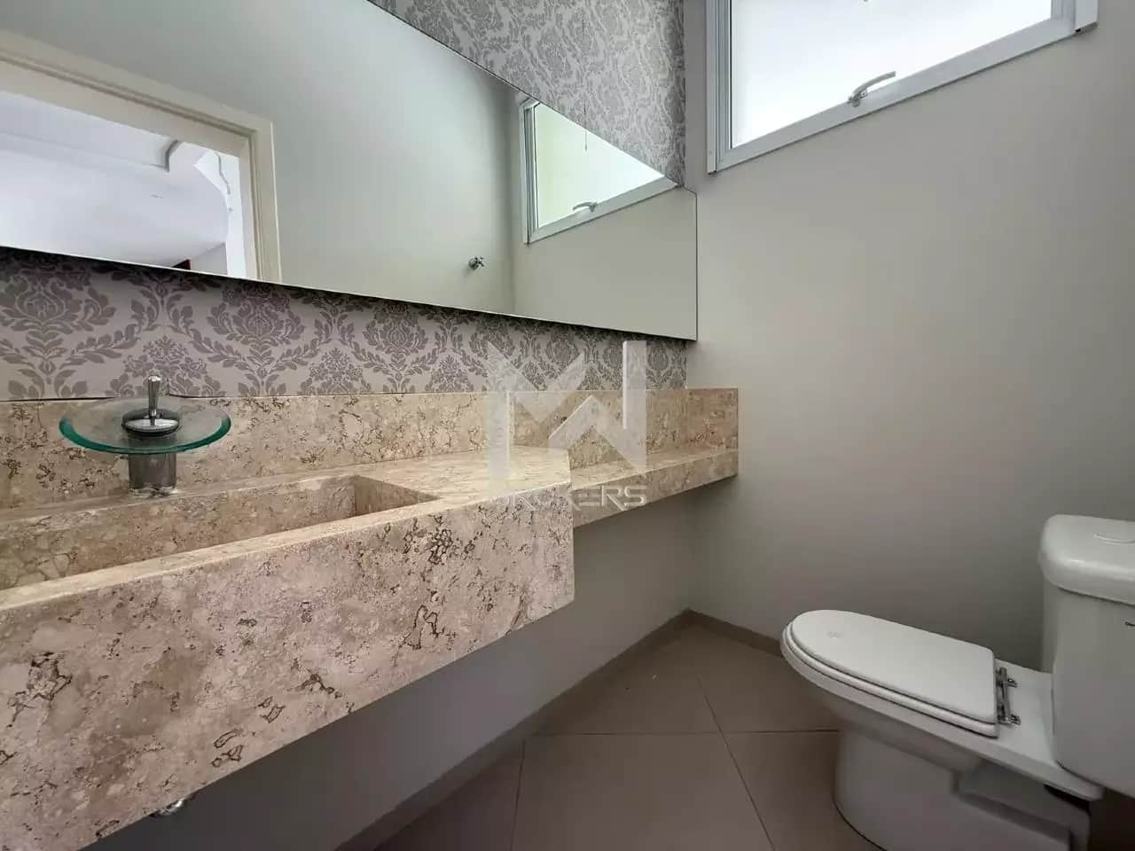 Casa em Condomínio à venda no Condomínio Terras de Vinhedo: lavabo
