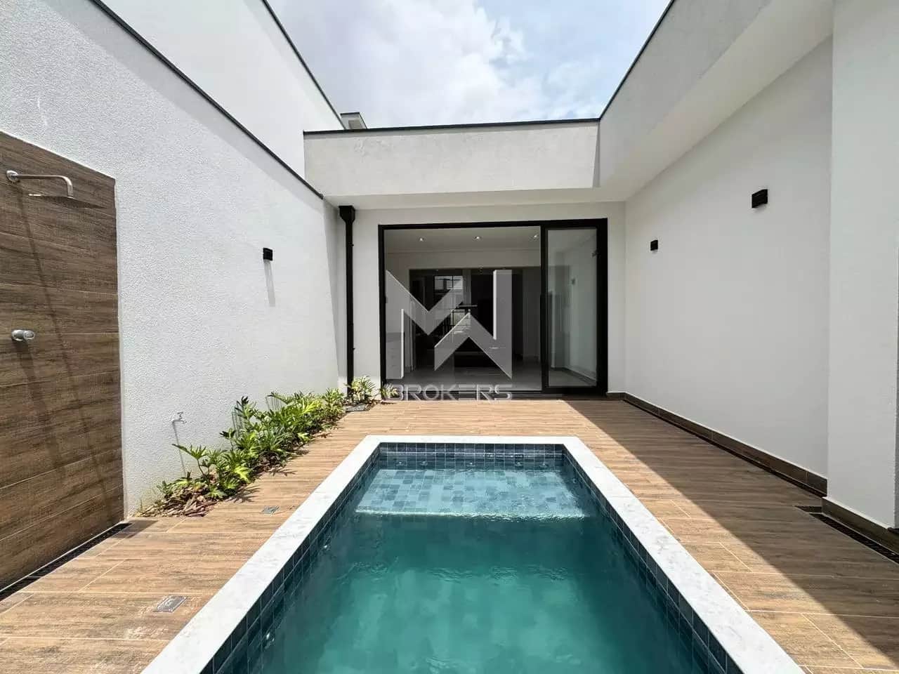 Casa em Condomínio à venda no Roncáglia: piscina