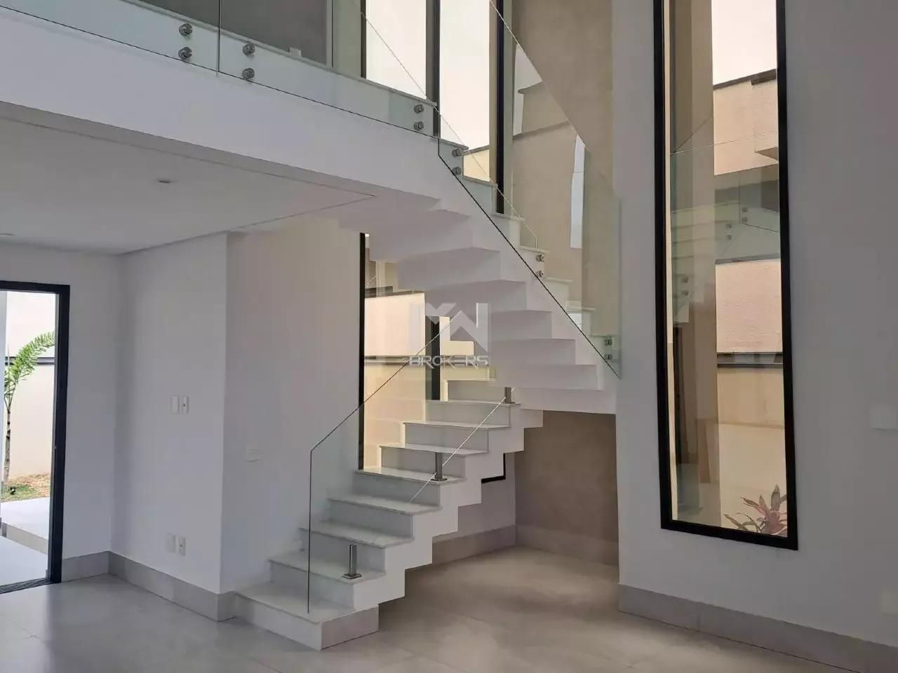 Casa em Condomínio à venda no Roncáglia: escadas