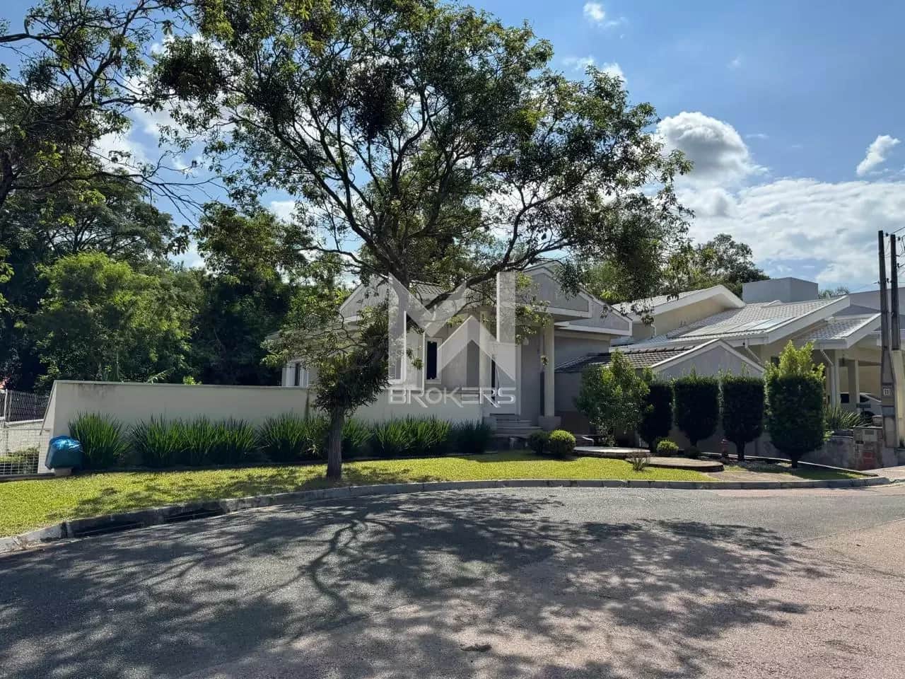 Casa em Condomínio à venda no Condomínio Jardim das Palmeiras: Fachada