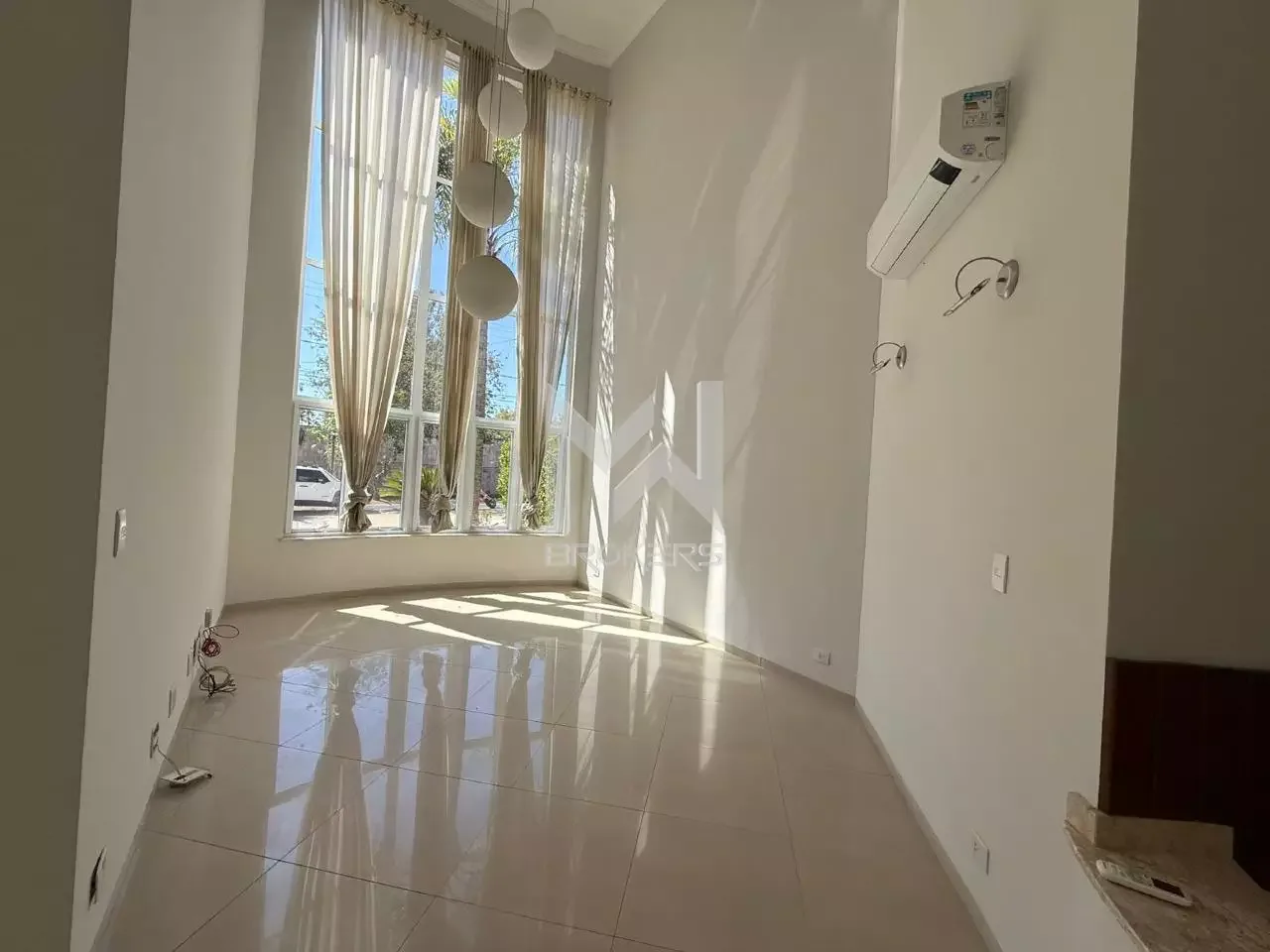 Casa em Condomínio à venda no Condomínio Terras de Vinhedo: sala de estar