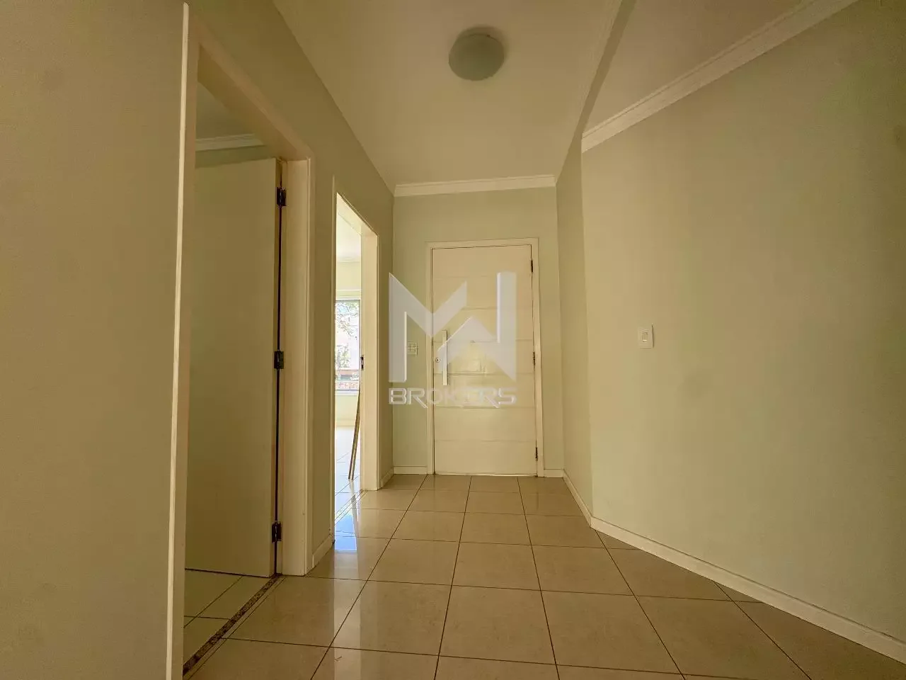 Casa em Condomínio à venda no Condomínio Jardim das Palmeiras: Hall de Entrada