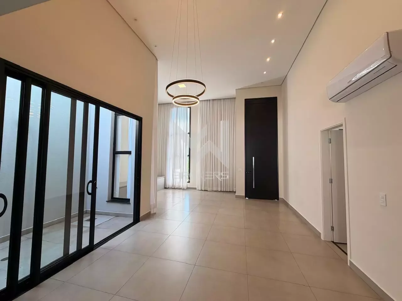 Casa em Condomínio à venda no Condomínio Vivenda das Pitangueiras: Sala