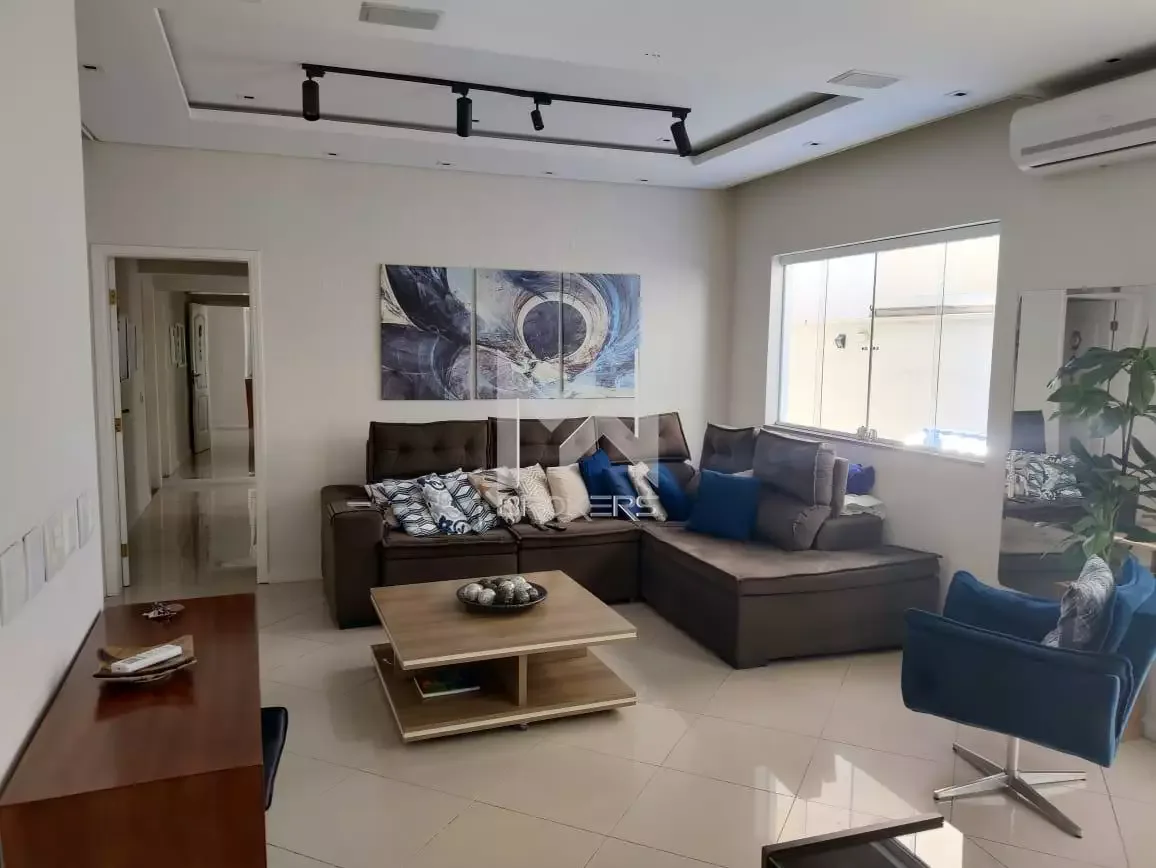Casa em Condomínio à venda no Condomínio Jardim das Palmeiras: Sala de Estar/TV