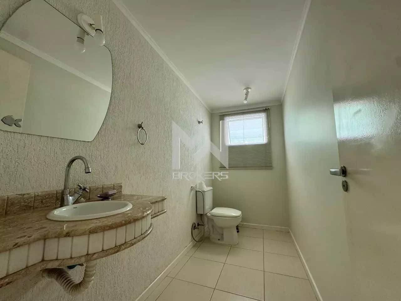 Casa em Condomínio à venda no Condomínio Jardim das Palmeiras: Lavabo