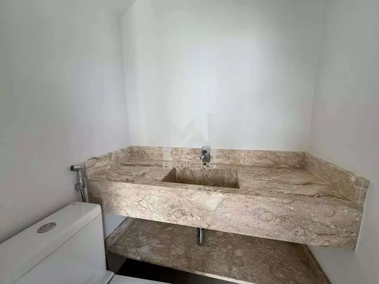 Casa para aluguel no Santa Cândida: lavabo