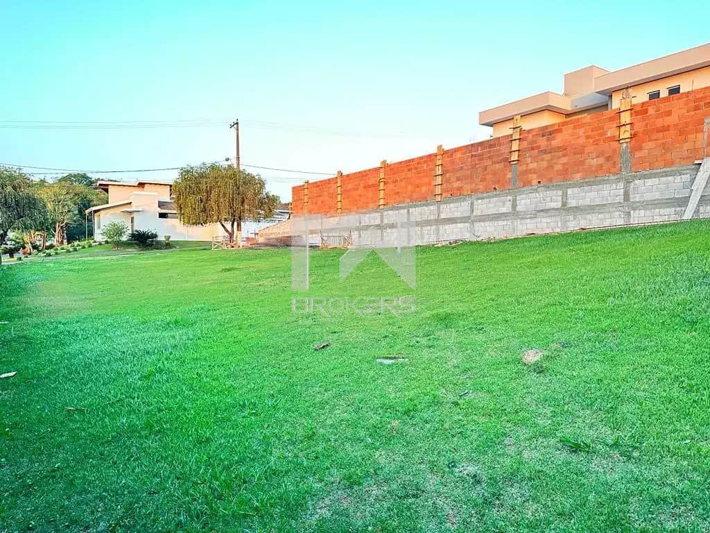Terreno à venda no Condomínio Terras de Vinhedo: Lateral