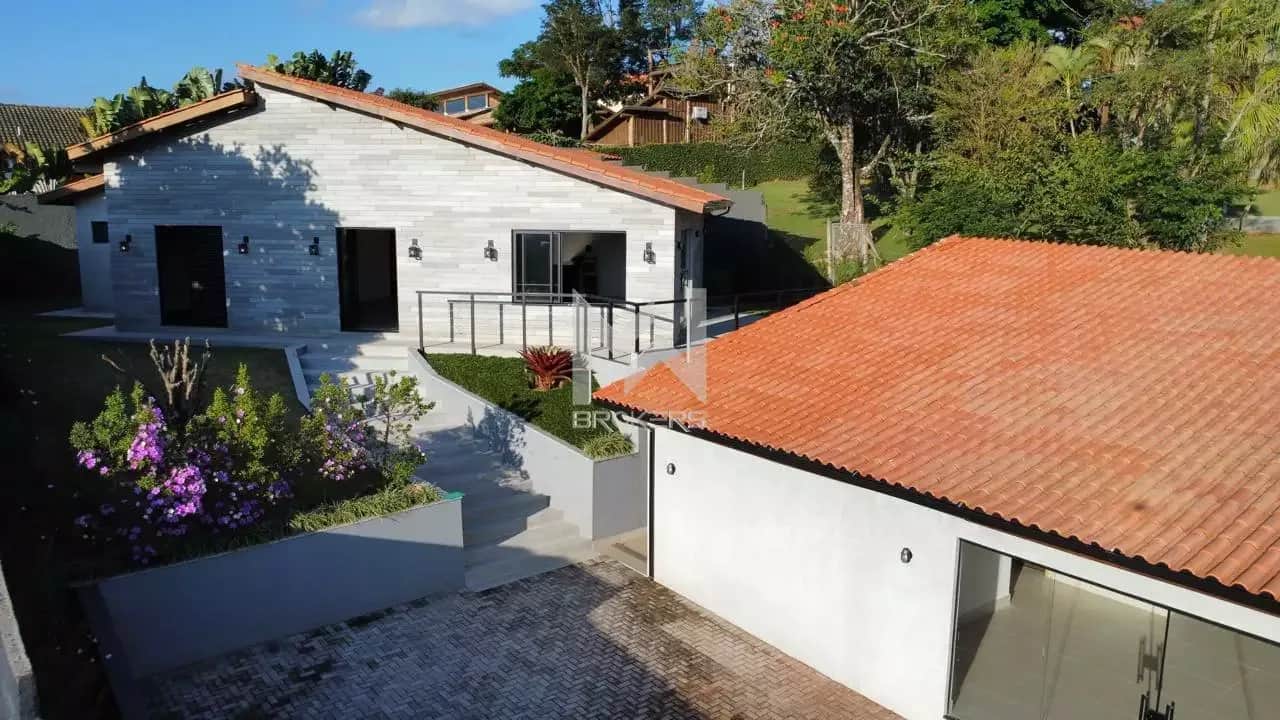Casa em Condomínio à venda no Condomínio Chácaras do Lago: fachada