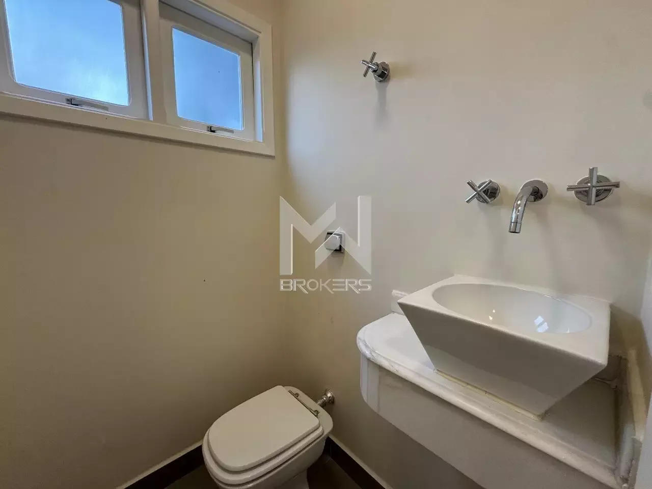Casa em Condomínio à venda no Condomínio Jardim Paulista I: Lavabo