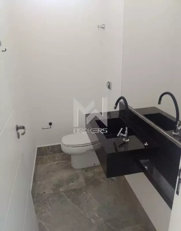 Sala para aluguel no Santa Rosa: Banheiro recepção