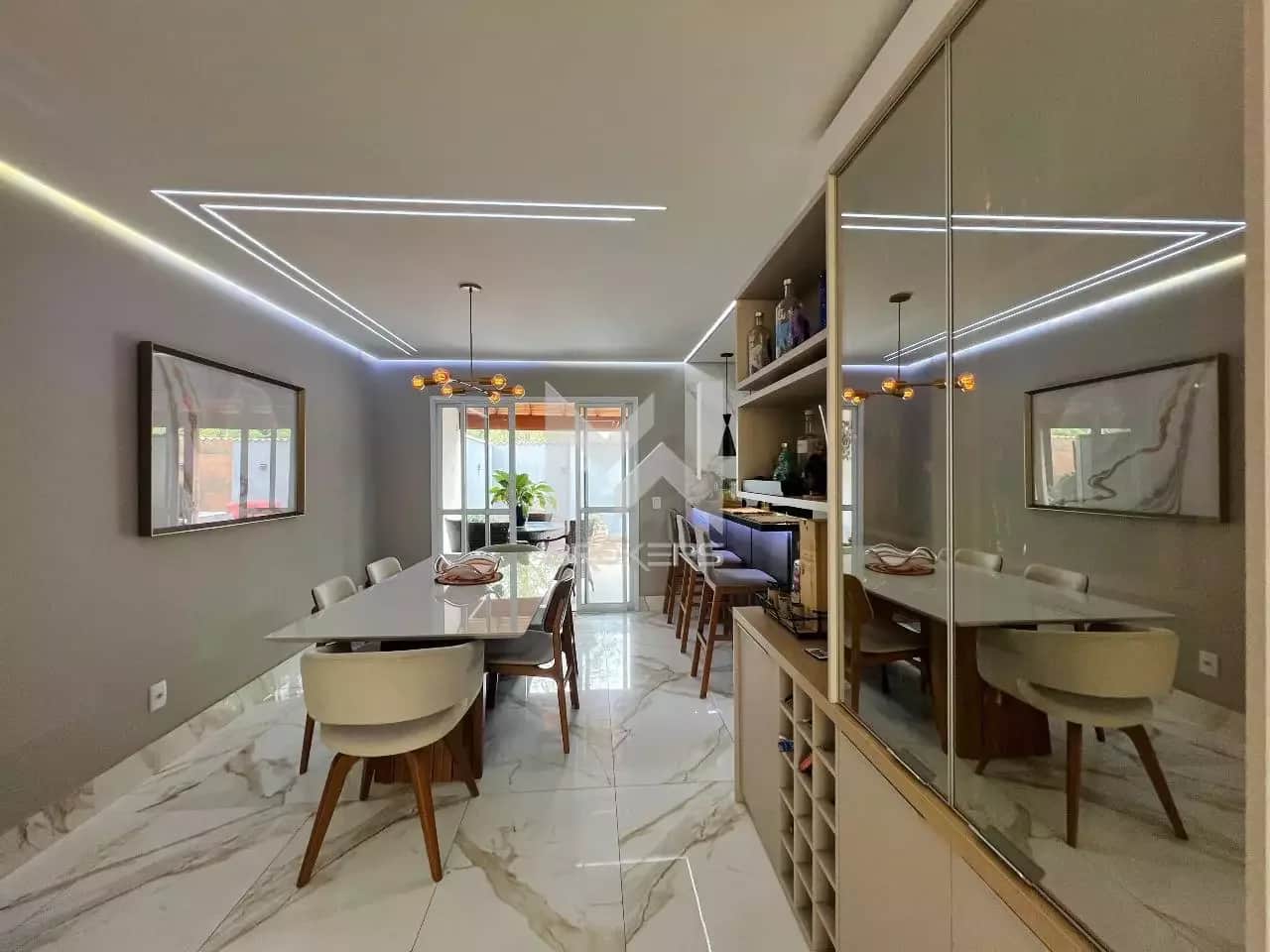 Casa em Condomínio à venda no Residencial Aziz Louveira: salas