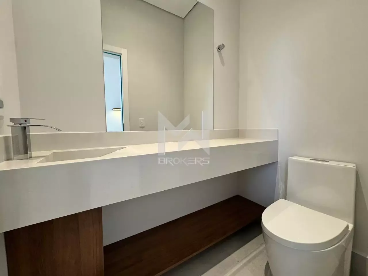 Casa em Condomínio à venda no Roncáglia: lavabo