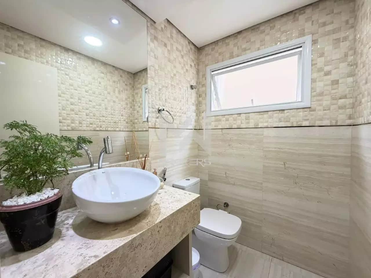 Casa em Condomínio à venda no Swiss Park: lavabo