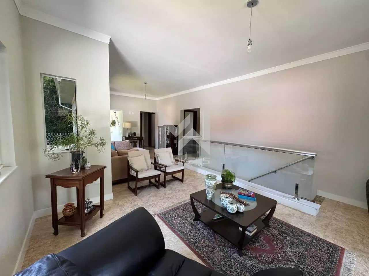 Casa em Condomínio à venda no Condomínio Jardim das Palmeiras: Sala de estar