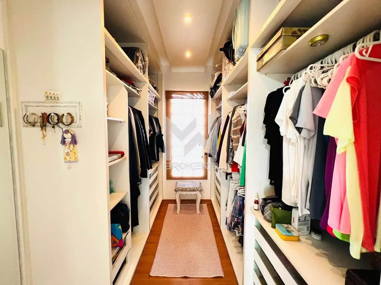 Casa à venda no Jardim Paiquerê: closet