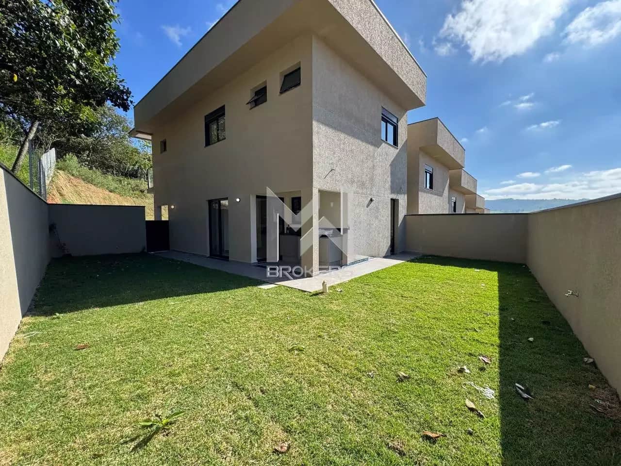 Casa em Condomínio para aluguel no Vila Omizollo: Quintal