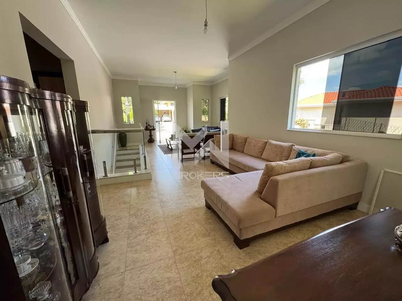 Casa em Condomínio à venda no Condomínio Jardim das Palmeiras: Sala de estar