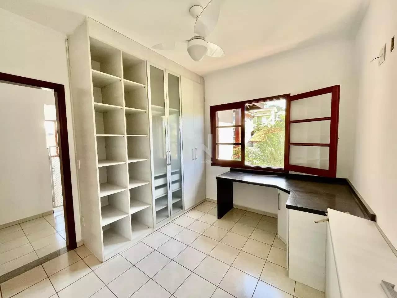 Casa em Condomínio para aluguel no Condomínio Grape Village: escritório