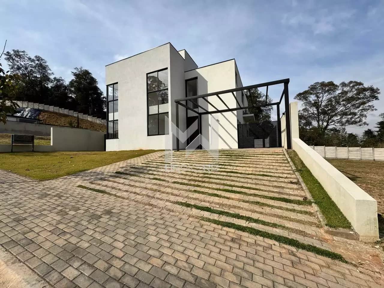 Casa para aluguel no Santa Cândida: fachada
