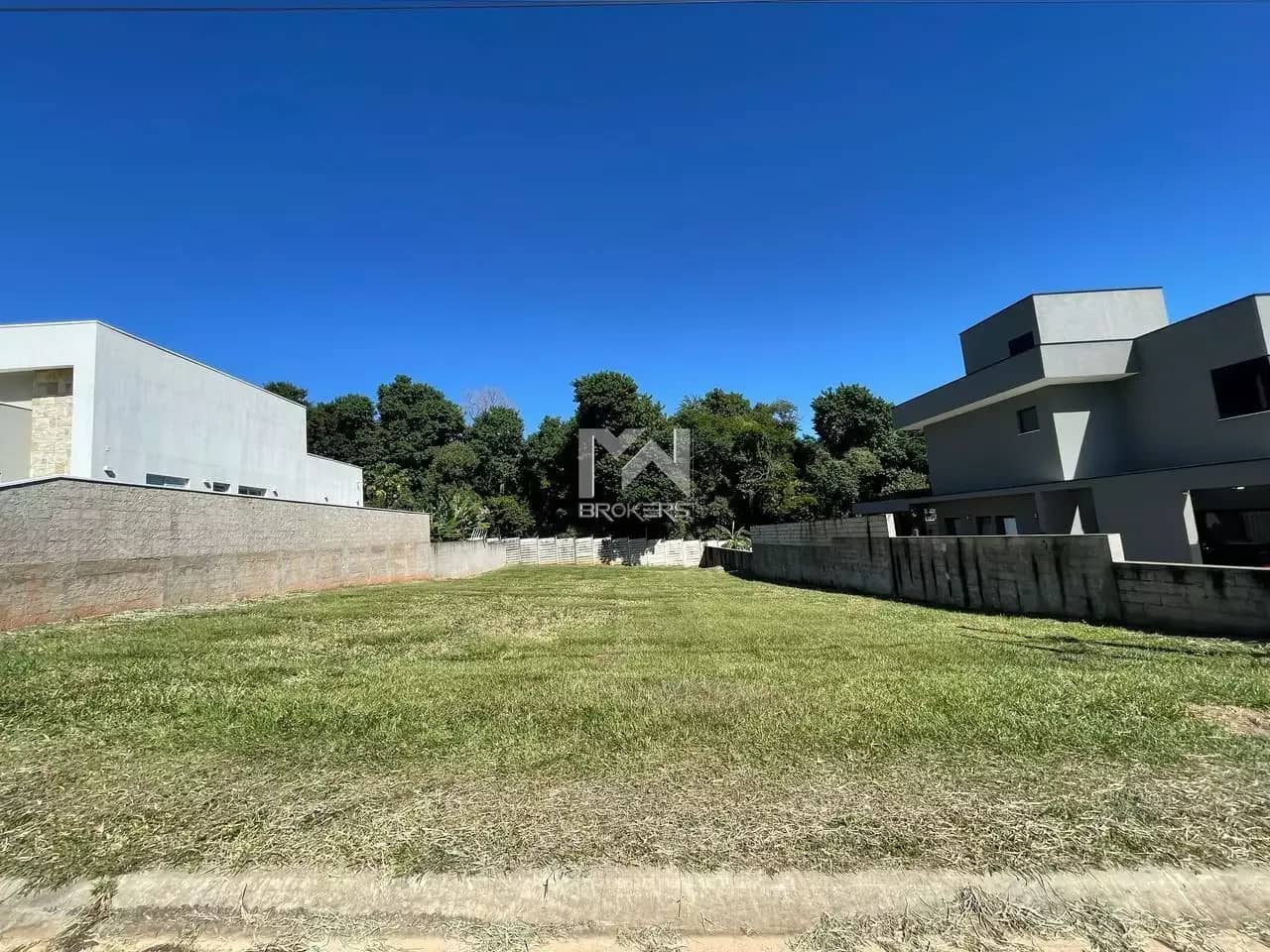 Terreno à venda no Condomínio Terras de Santa Teresa: frente