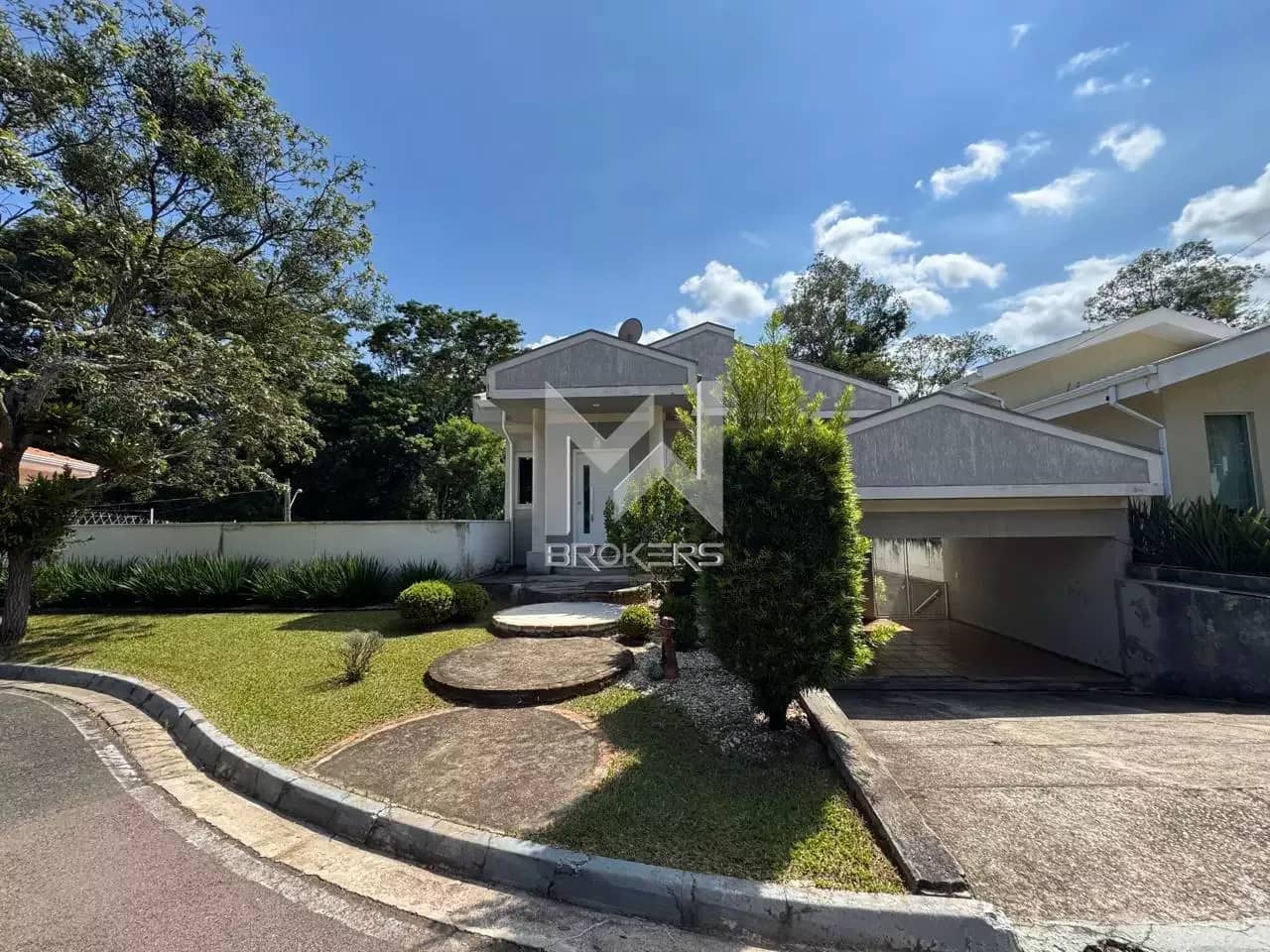Casa em Condomínio à venda no Condomínio Jardim das Palmeiras: Fachada