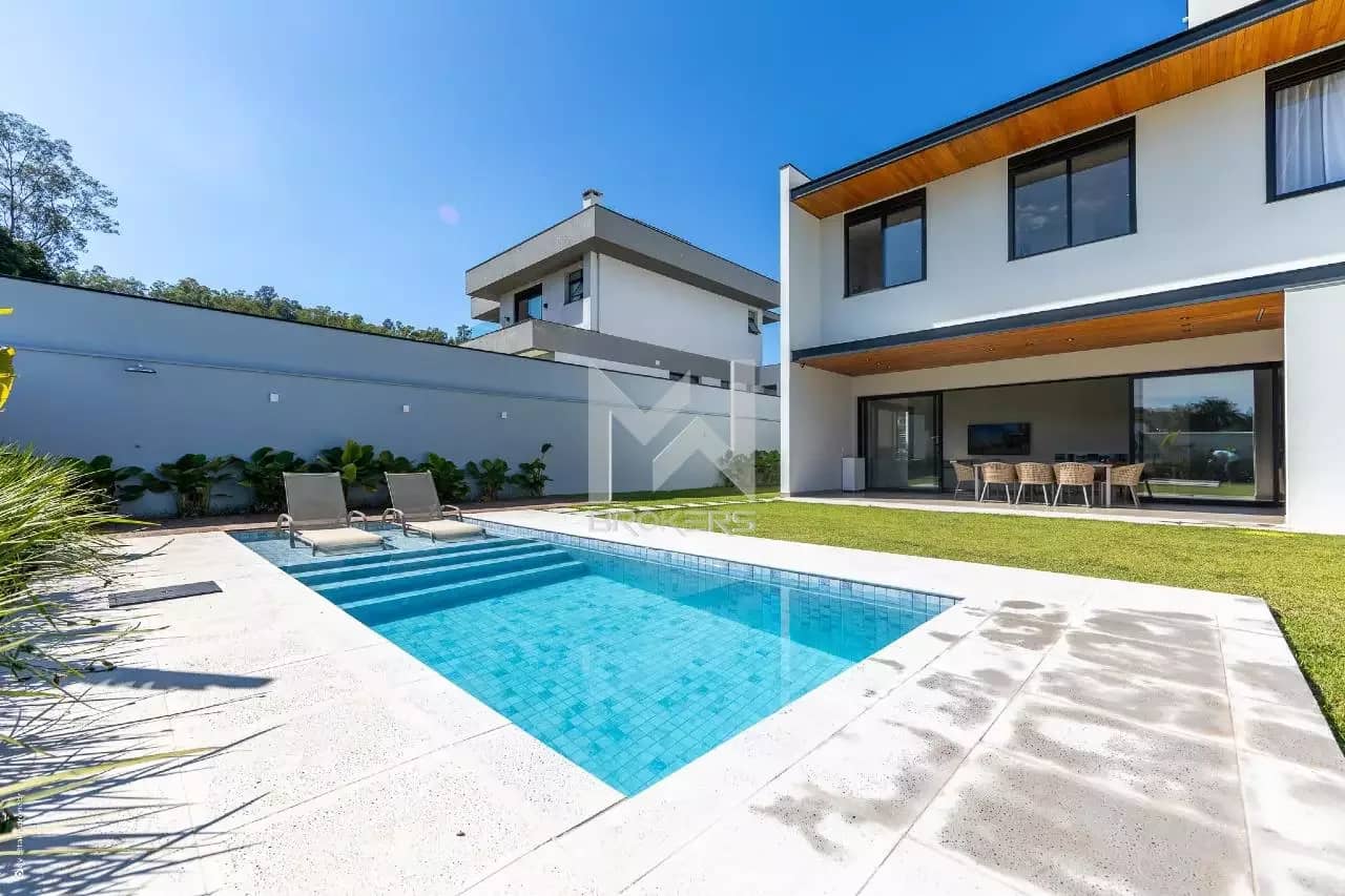Casa em Condomínio à venda no Santa Cândida: fundos
